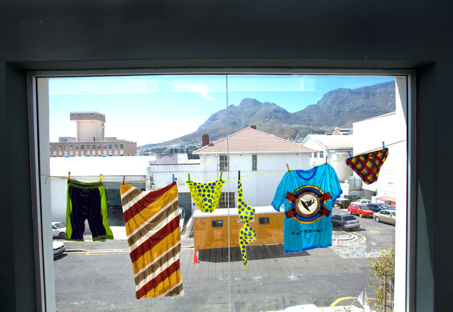 03_capetown.art.clothes.window.color.clothesline.jpg